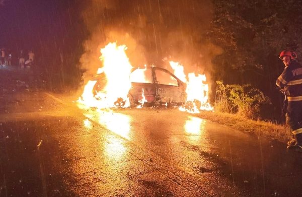 Accident grav la Bălilești. Mașina s-a făcut scrum, iar șoferul a ajuns la spital