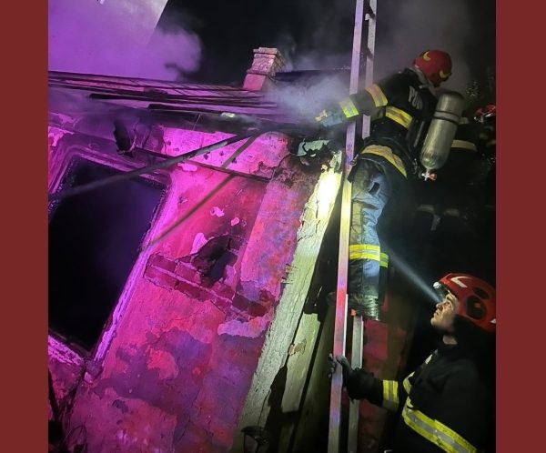 Descoperire tragică după un incendiu izbucnit într-o clădire părăsită din Pitești