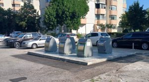 Containerele îngropate au înlocuit vechile platforme de gunoi în mai multe zone din Pitești