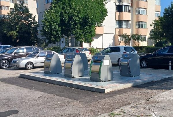 Containerele îngropate au înlocuit vechile platforme de gunoi în mai multe zone din Pitești