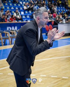 CS Vâlcea 1924: Alex Gliga, antrenorul principal al Echipei Naționale de Baschet Masculin U16 învinge Serbia!