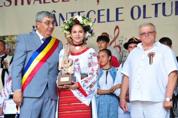 Festivalul Național de Folclor „CÂNTECELE OLTULUI” – 2006 și-a desemnat câștigătorii