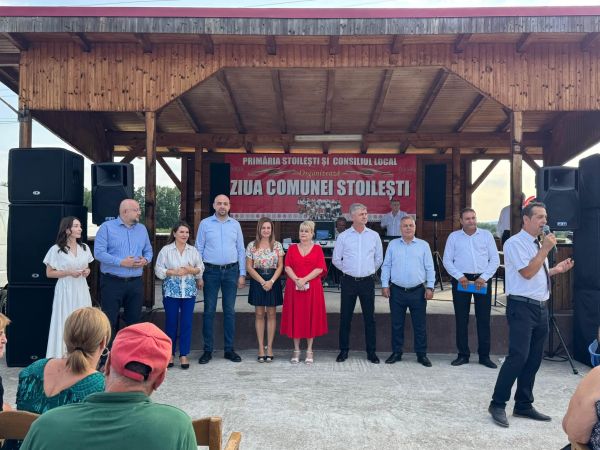 Constantin Rădulescu, printre oameni, la Zilele comunelor Stoilești și Scundu