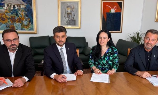 Parlamentarii PSD Argeș solicită premierului Ilie Bolojan măsuri pentru protejarea competitivității Uzinei Dacia