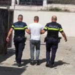 Femeie de 90 de ani, păcălită să dea 41.000 de euro unui fals medic