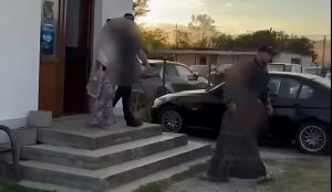 15.000 de lei, furați din două mașini. Două tinere, reținute în Vâlcea