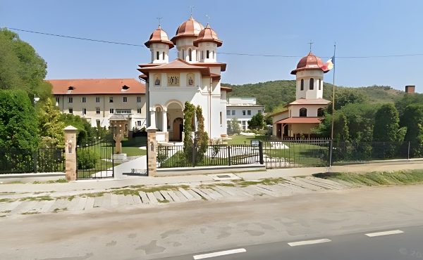 Parcarea din zona Bisericii „Sfinții Constantin și Elena” din Ștefănești intră în etapa de avizare