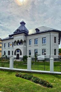 Primarul Florinel Constantinescu investește în educație