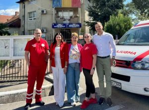 Crucea Roșie Vâlcea, alături de comunitatea din Mihăești! Consultații medicale preventive și pachete cu alimente de bază