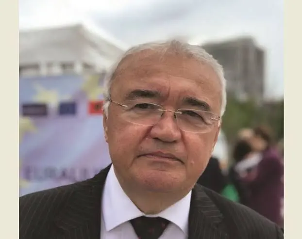 Despre bani, încredere și arta de a înțelege lumea financiară. Un studiu de Mircea Perpelea