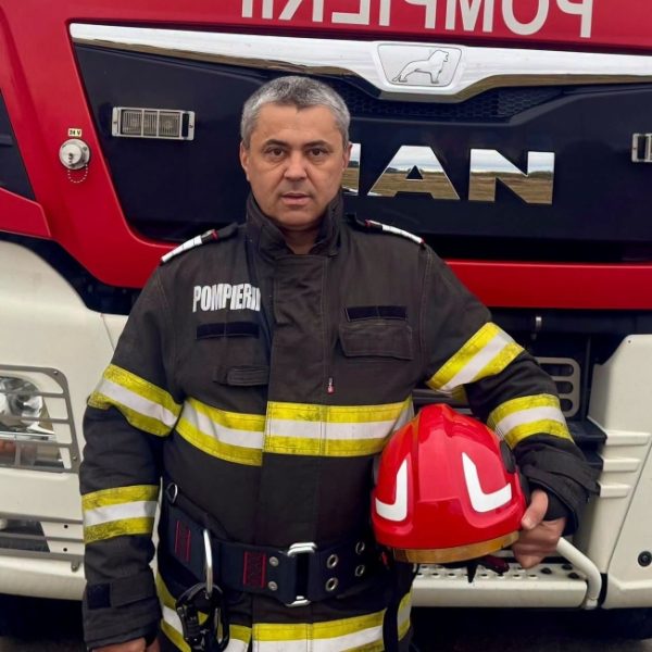 Pompier din Argeș, salvator și în timpul liber. A ajutat un șofer implicat într-un accident pe Valea Oltului