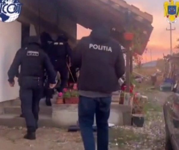 Trei bărbați, arestați pentru trafic de droguri de mare risc. Un tânăr a murit după ce ar fi consumat substanța