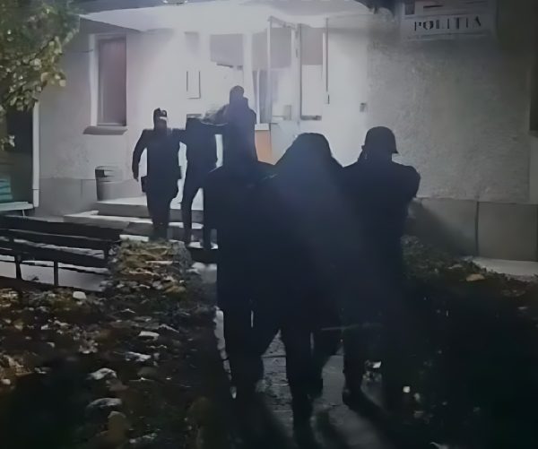 Doi bărbați din Mangalia, arestați după ce au provocat un incendiu, în curtea unui restaurant. Prejudiciu de 95.000 de lei!