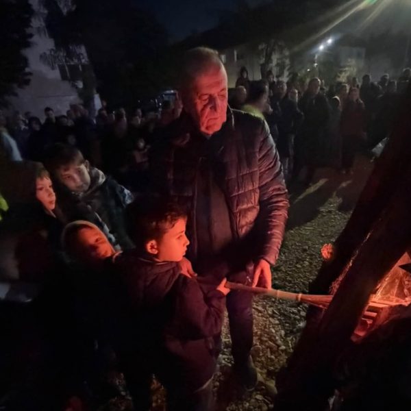 Primarul Nicolae Velcea, alături de comunitate la Focul lui Sumedru din Ștefănești