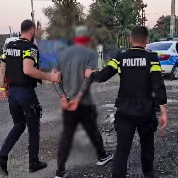Vâlcean reținut în Dolj după ce ar fi furat 2.600 de litri de motorină din autocamioane