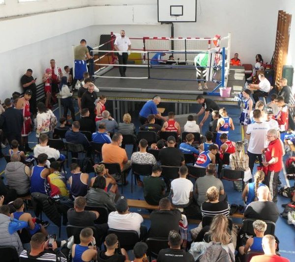Nume mari ale boxului românesc și sprijin puternic pentru sportul vâlcean la Memorialul „Marius Băluță”